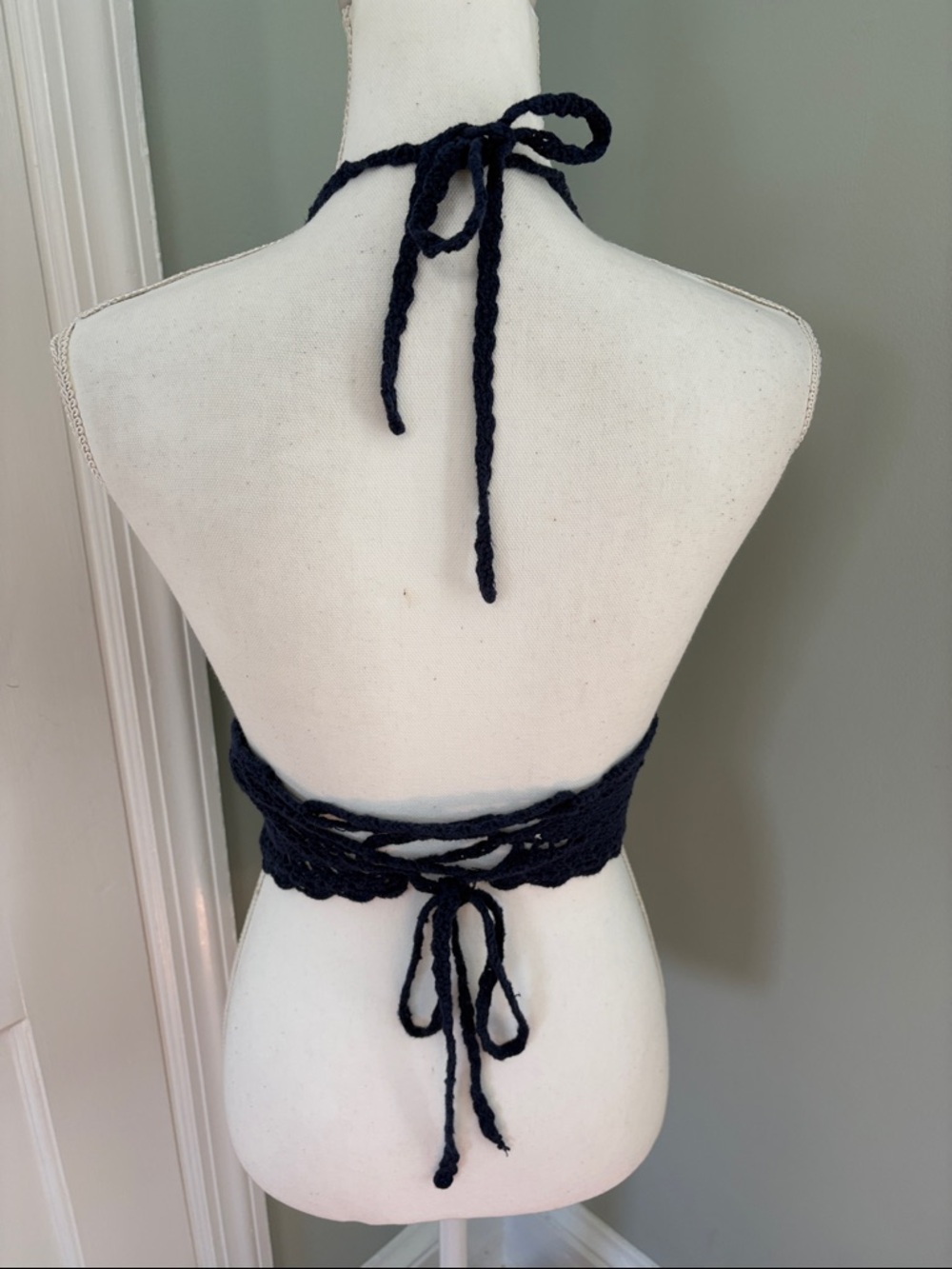 Forever 21 Navy Crochet Halter Crop Top Red Roses‎ Festival Medium - Picture 4 of 4